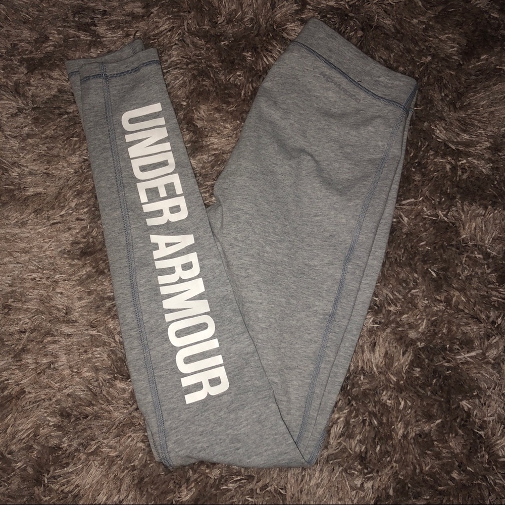 Light gray Under Armour tights